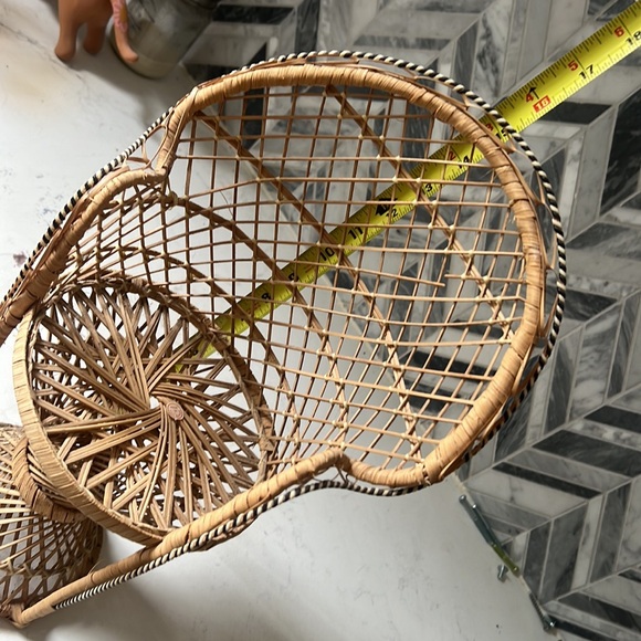 Vintage mini wicker peacock chair - Picture 4 of 5